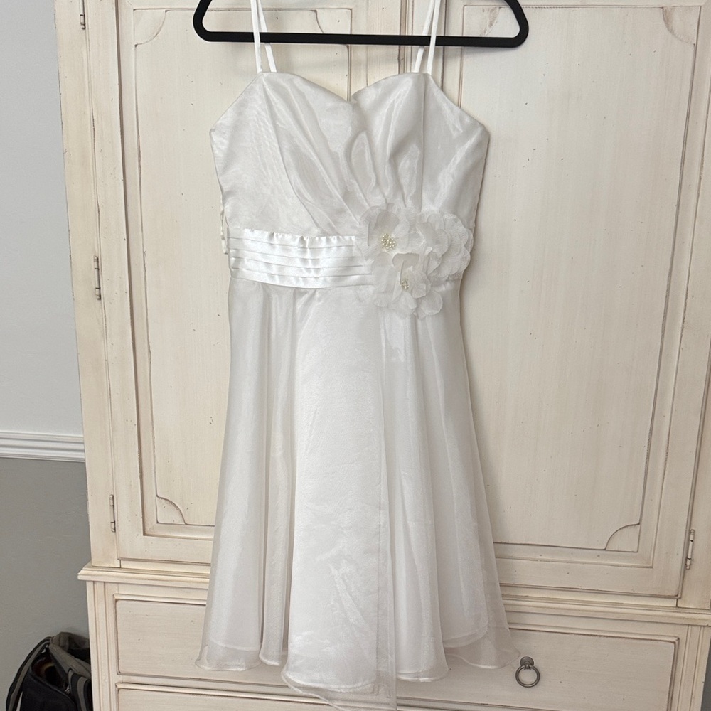 Elegant White Strapless Dress with Floral Detail